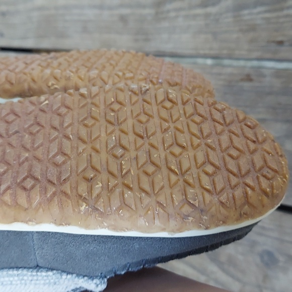 Minnetonka Torrey Lace-Up Booties - Picture 7 of 10